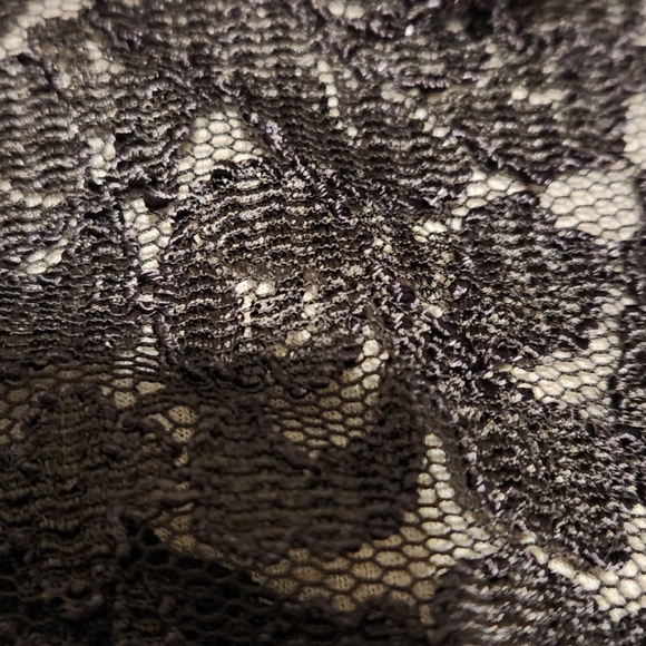 BEAUTIFUL BLACK LACE RUFFLE BLOUSE - Picture 7 of 8